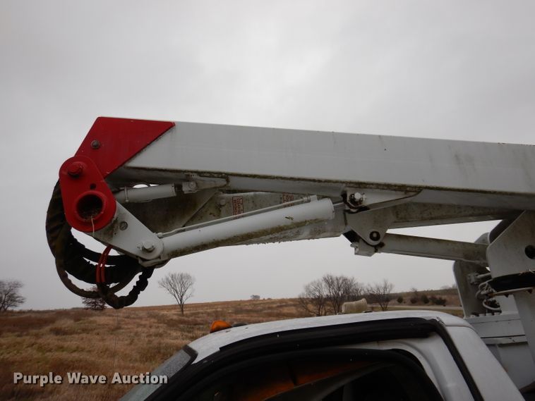 image for item KY9557 2004 Ford F550 Super Duty  bucket truck