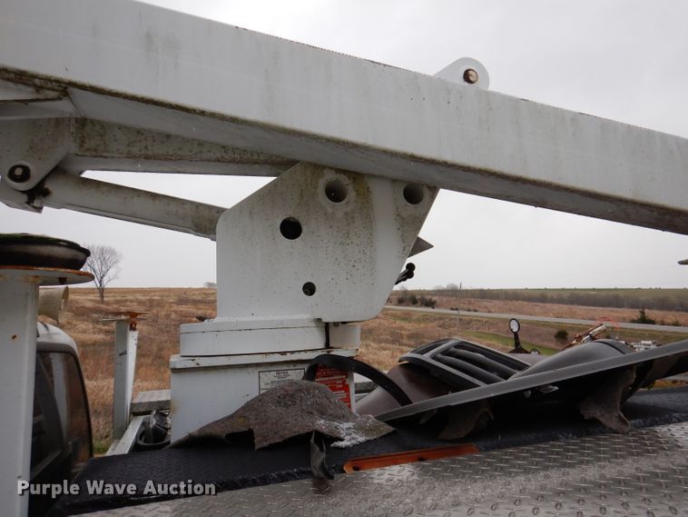 image for item KY9557 2004 Ford F550 Super Duty  bucket truck