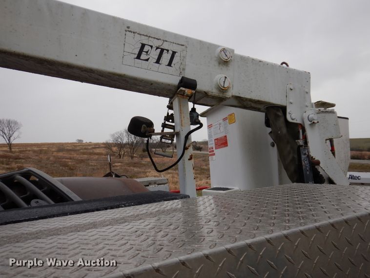 image for item KY9557 2004 Ford F550 Super Duty  bucket truck