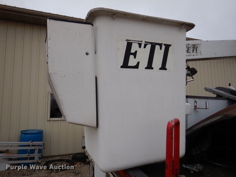 image for item KY9557 2004 Ford F550 Super Duty  bucket truck