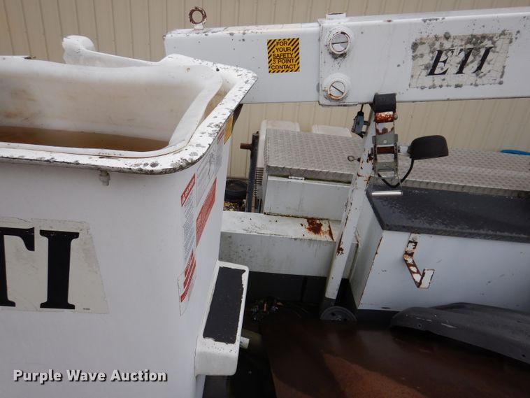 image for item KY9557 2004 Ford F550 Super Duty  bucket truck