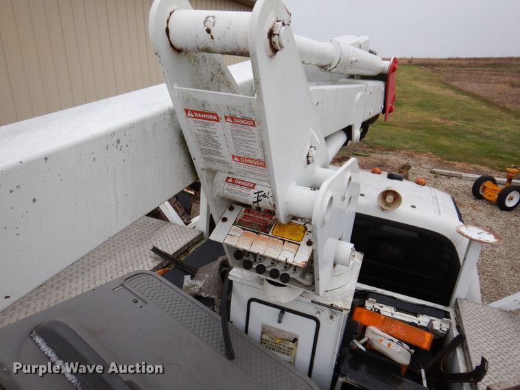 image for item KY9557 2004 Ford F550 Super Duty  bucket truck