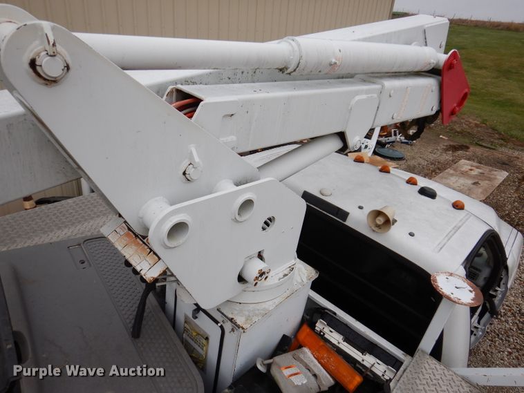 image for item KY9557 2004 Ford F550 Super Duty  bucket truck