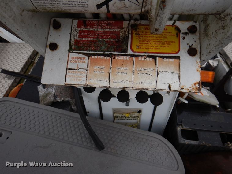 image for item KY9557 2004 Ford F550 Super Duty  bucket truck