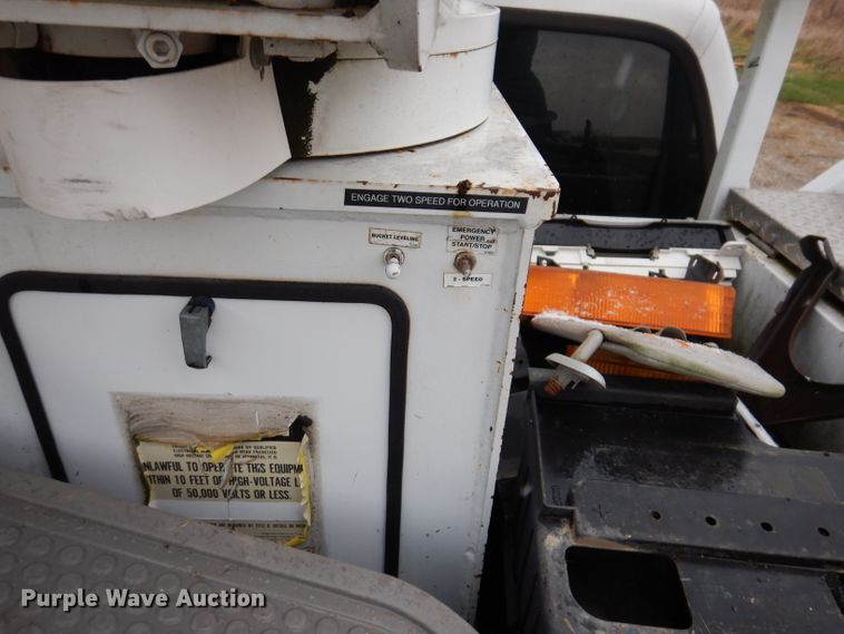 image for item KY9557 2004 Ford F550 Super Duty  bucket truck