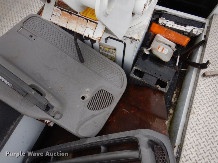 image for item KY9557 2004 Ford F550 Super Duty  bucket truck