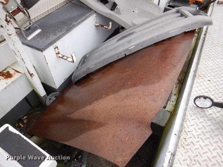 image for item KY9557 2004 Ford F550 Super Duty  bucket truck