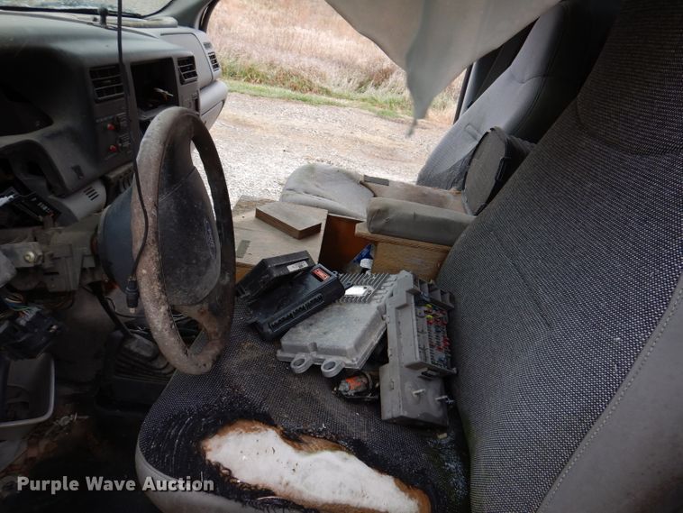 image for item KY9557 2004 Ford F550 Super Duty  bucket truck