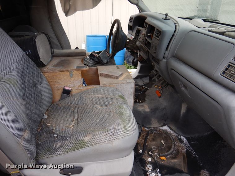 image for item KY9557 2004 Ford F550 Super Duty  bucket truck