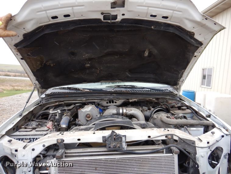 image for item KY9557 2004 Ford F550 Super Duty  bucket truck