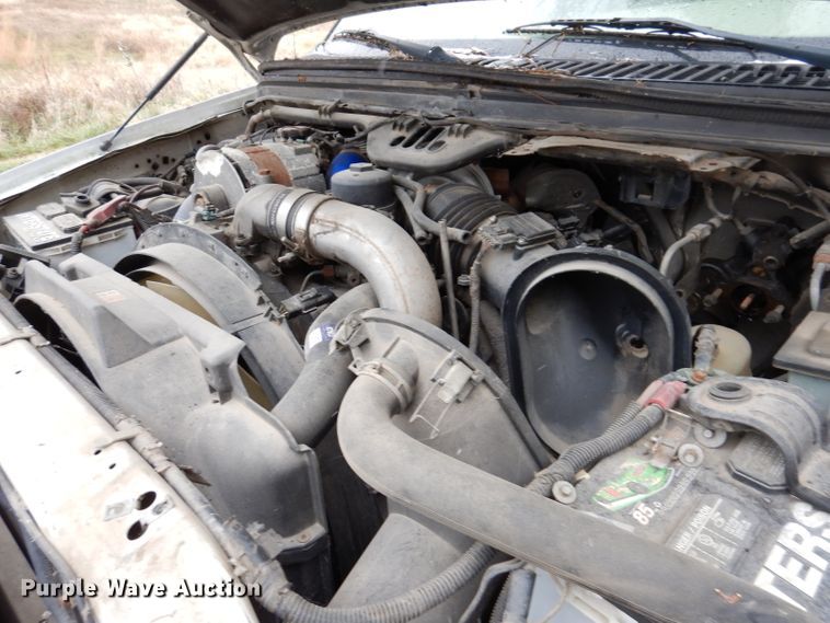 image for item KY9557 2004 Ford F550 Super Duty  bucket truck