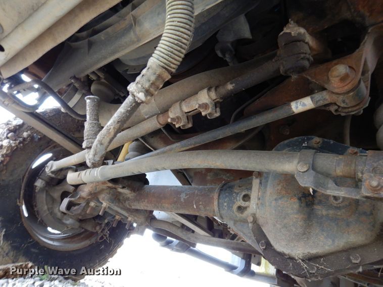 image for item KY9557 2004 Ford F550 Super Duty  bucket truck