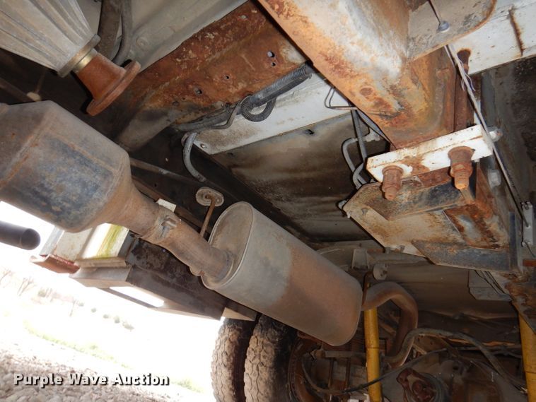 image for item KY9557 2004 Ford F550 Super Duty  bucket truck