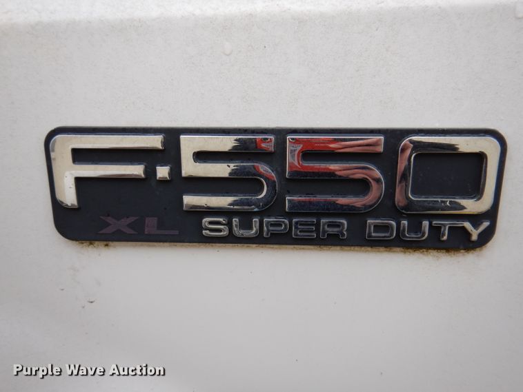 image for item KY9557 2004 Ford F550 Super Duty  bucket truck