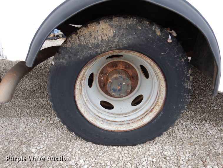 image for item KY9557 2004 Ford F550 Super Duty  bucket truck