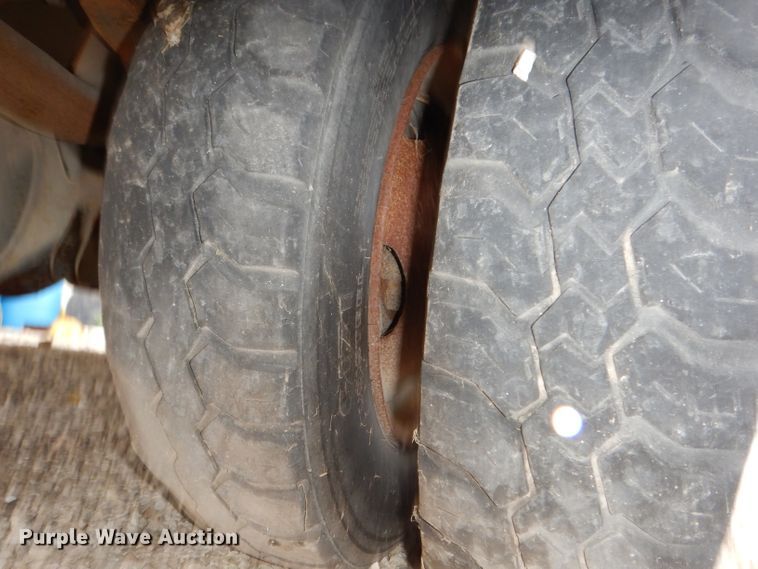 image for item KY9557 2004 Ford F550 Super Duty  bucket truck