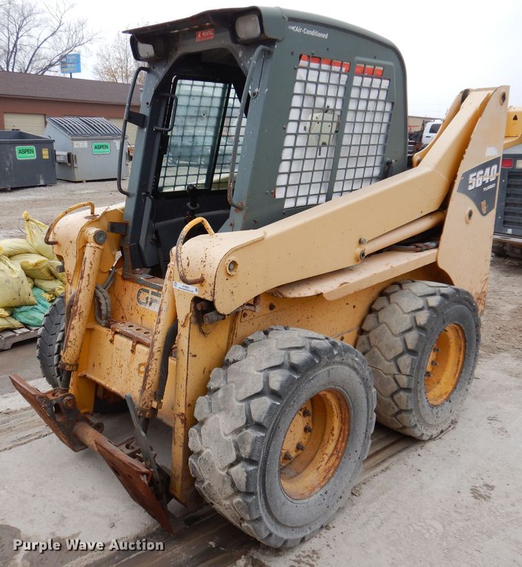 image for item KY9581 2004 Gehl 5640  skid steer loader