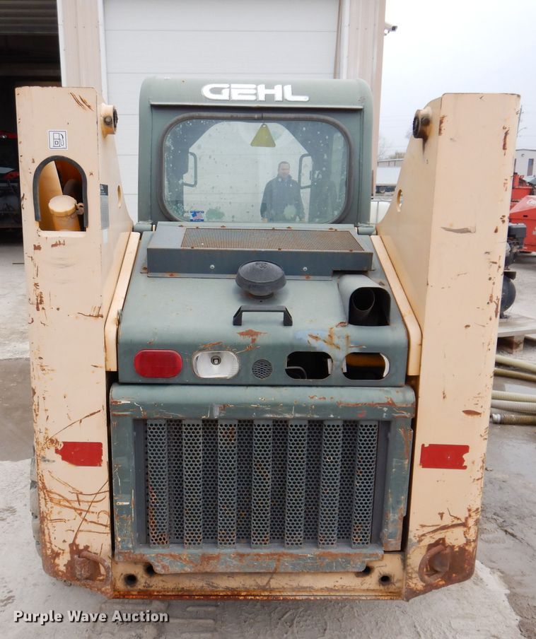 image for item KY9581 2004 Gehl 5640  skid steer loader