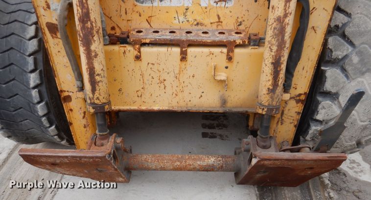 image for item KY9581 2004 Gehl 5640  skid steer loader