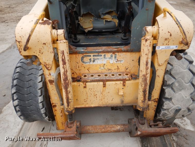 image for item KY9581 2004 Gehl 5640  skid steer loader