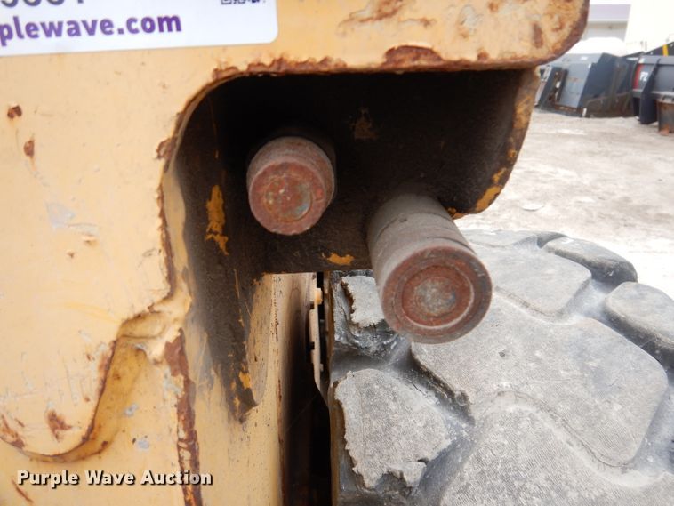 image for item KY9581 2004 Gehl 5640  skid steer loader