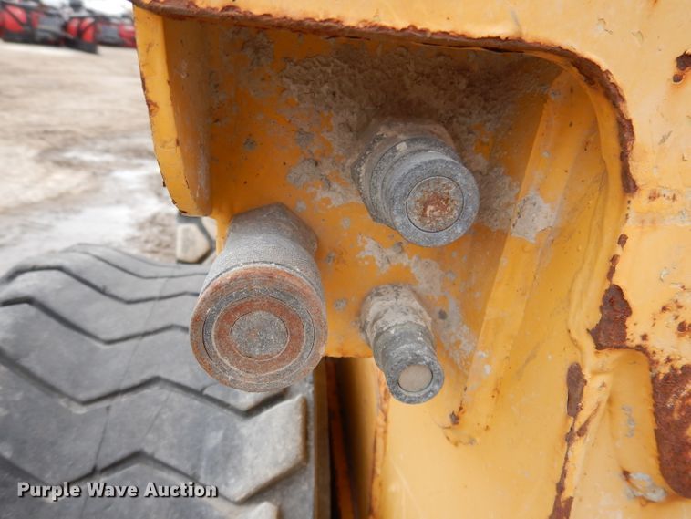 image for item KY9581 2004 Gehl 5640  skid steer loader