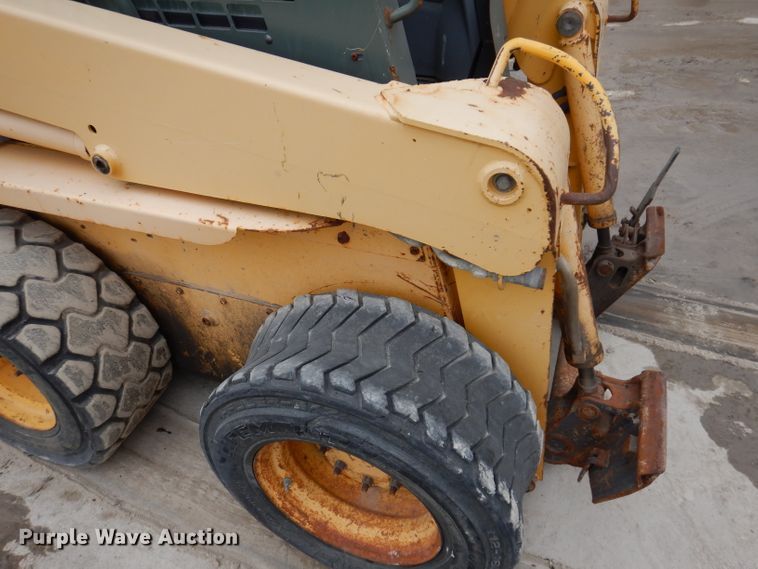 image for item KY9581 2004 Gehl 5640  skid steer loader