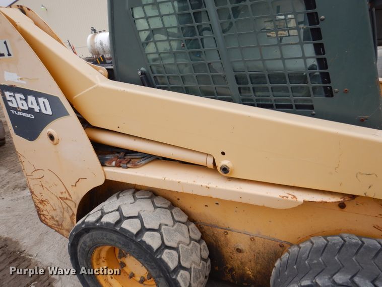 image for item KY9581 2004 Gehl 5640  skid steer loader