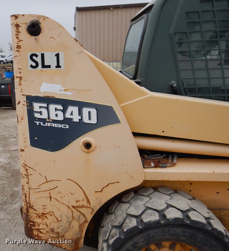 image for item KY9581 2004 Gehl 5640  skid steer loader