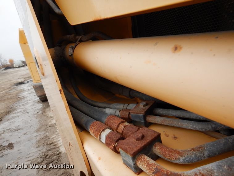 image for item KY9581 2004 Gehl 5640  skid steer loader