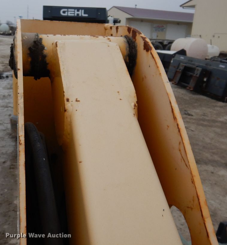 image for item KY9581 2004 Gehl 5640  skid steer loader