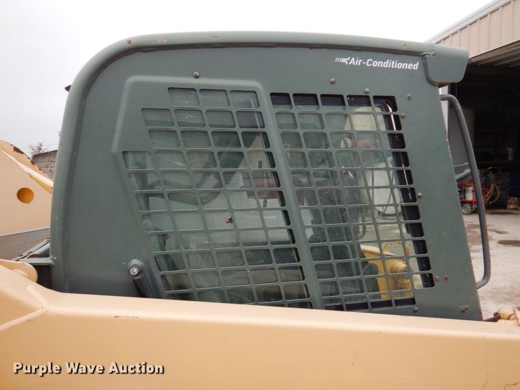 image for item KY9581 2004 Gehl 5640  skid steer loader