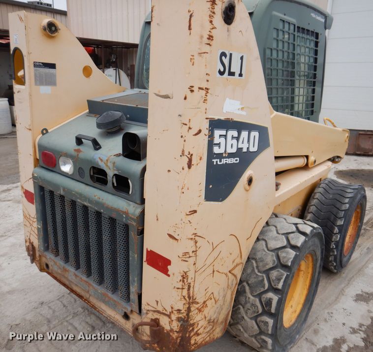 image for item KY9581 2004 Gehl 5640  skid steer loader