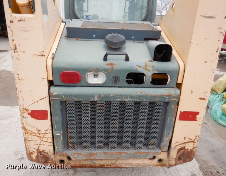 image for item KY9581 2004 Gehl 5640  skid steer loader