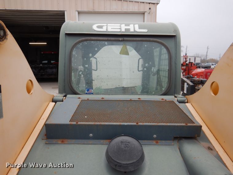 image for item KY9581 2004 Gehl 5640  skid steer loader