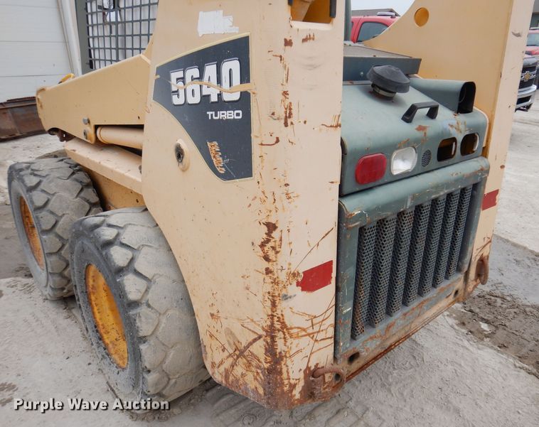 image for item KY9581 2004 Gehl 5640  skid steer loader