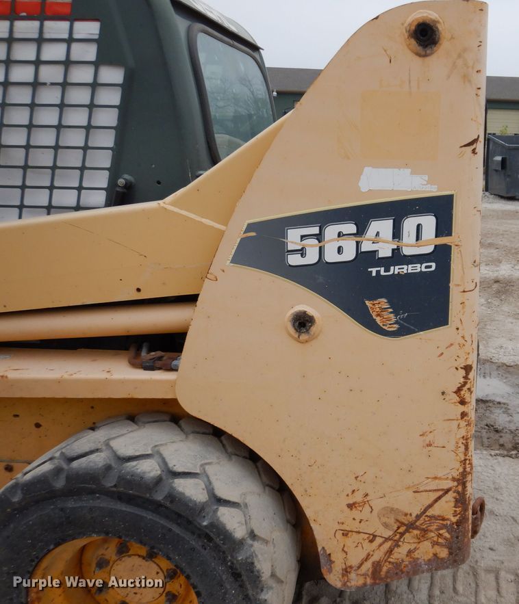 image for item KY9581 2004 Gehl 5640  skid steer loader
