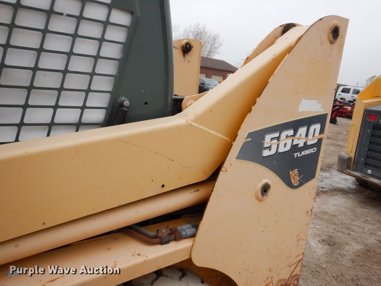 image for item KY9581 2004 Gehl 5640  skid steer loader