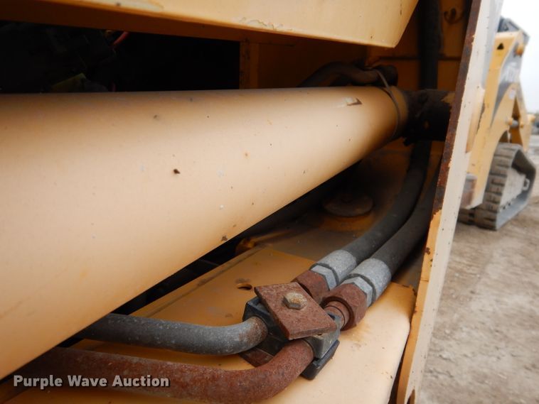 image for item KY9581 2004 Gehl 5640  skid steer loader