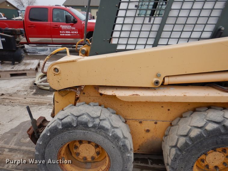 image for item KY9581 2004 Gehl 5640  skid steer loader