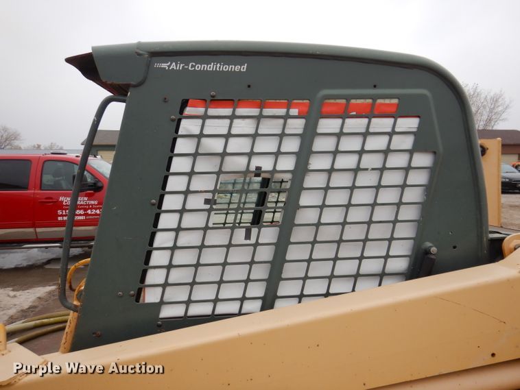 image for item KY9581 2004 Gehl 5640  skid steer loader