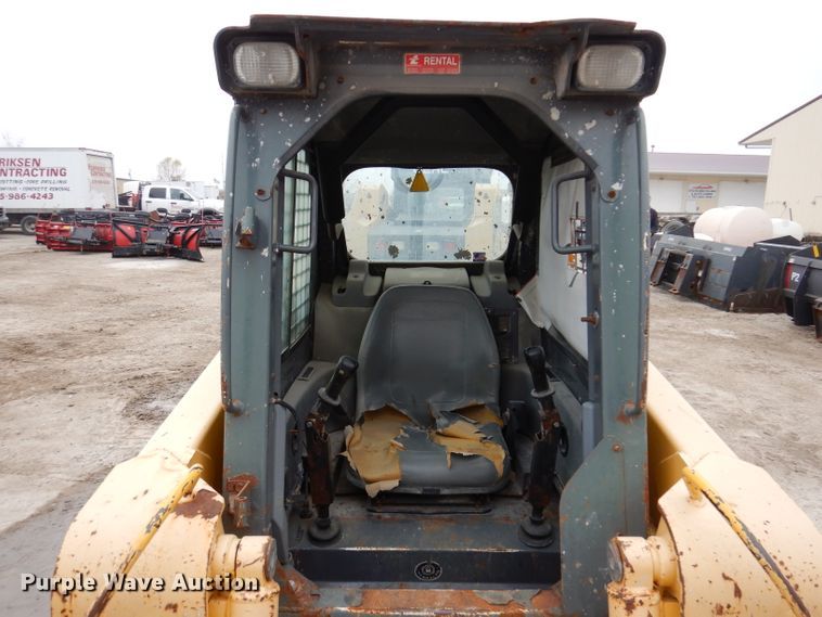 image for item KY9581 2004 Gehl 5640  skid steer loader