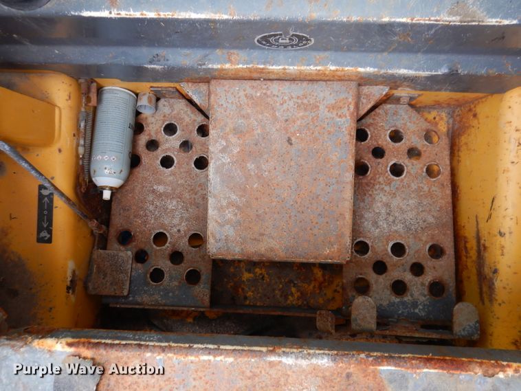 image for item KY9581 2004 Gehl 5640  skid steer loader