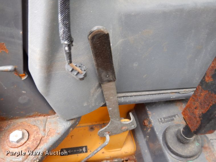 image for item KY9581 2004 Gehl 5640  skid steer loader