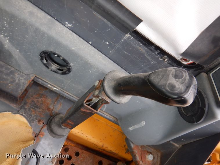 image for item KY9581 2004 Gehl 5640  skid steer loader