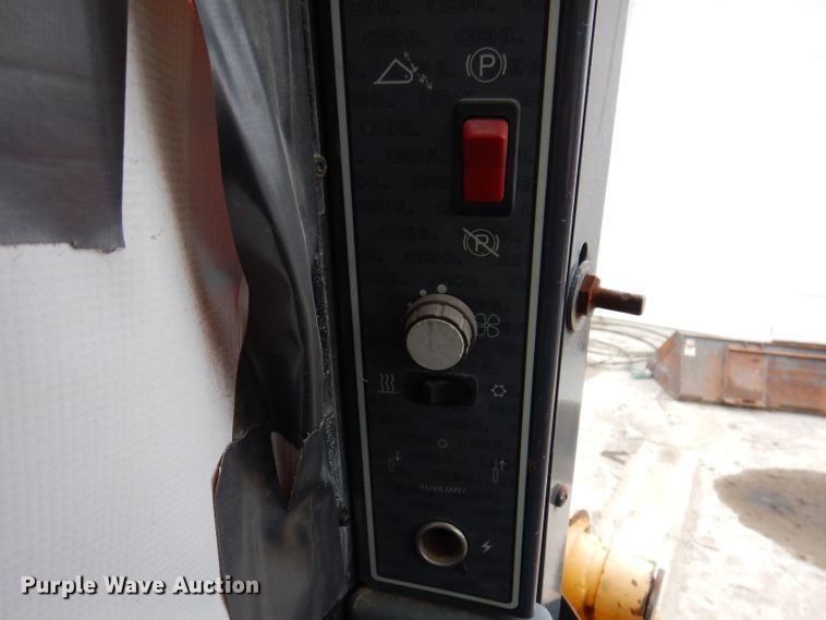 image for item KY9581 2004 Gehl 5640  skid steer loader