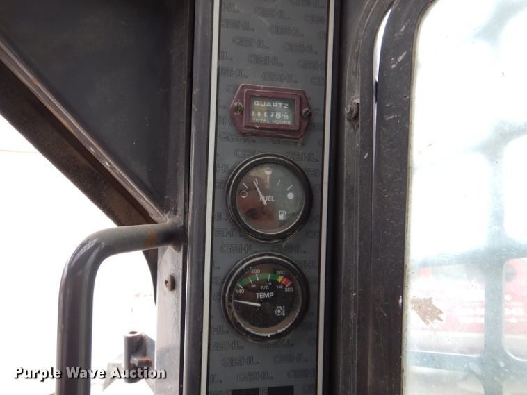 image for item KY9581 2004 Gehl 5640  skid steer loader