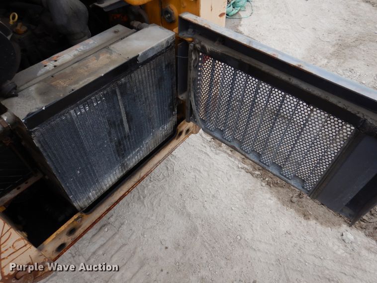 image for item KY9581 2004 Gehl 5640  skid steer loader