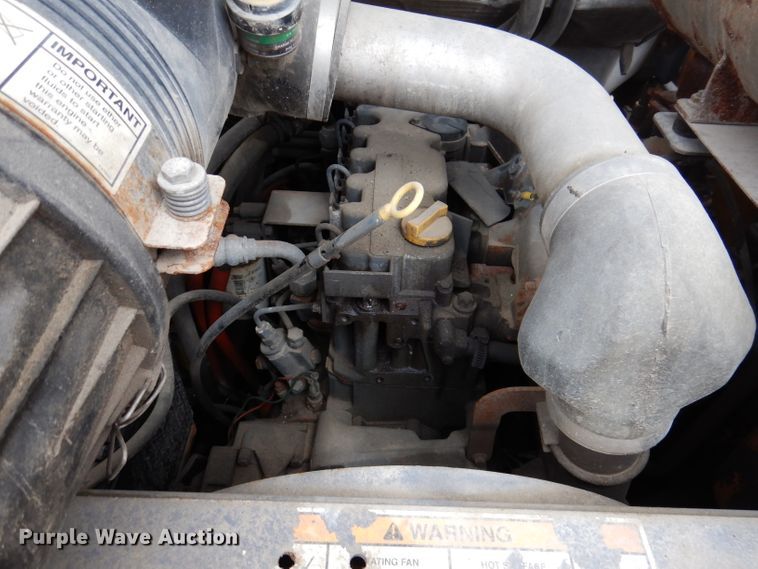 image for item KY9581 2004 Gehl 5640  skid steer loader