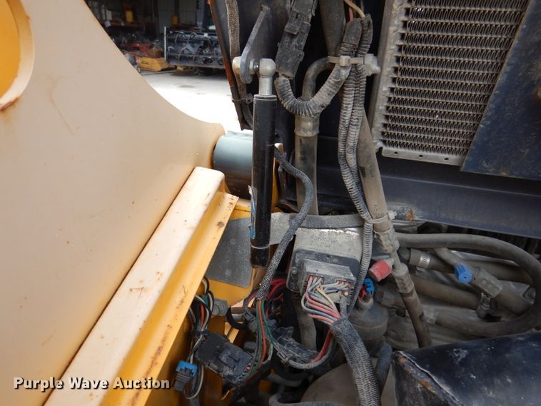 image for item KY9581 2004 Gehl 5640  skid steer loader